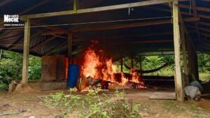 Carmen del Darién: destruyen laboratorio de coca y encuentran más de 770 galones de combustible.