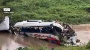 El corista y un guitarrista fueron las víctimas mortales del accidente del bus que transportaba la agrupación vallenata del hijo de Poncho Zuleta