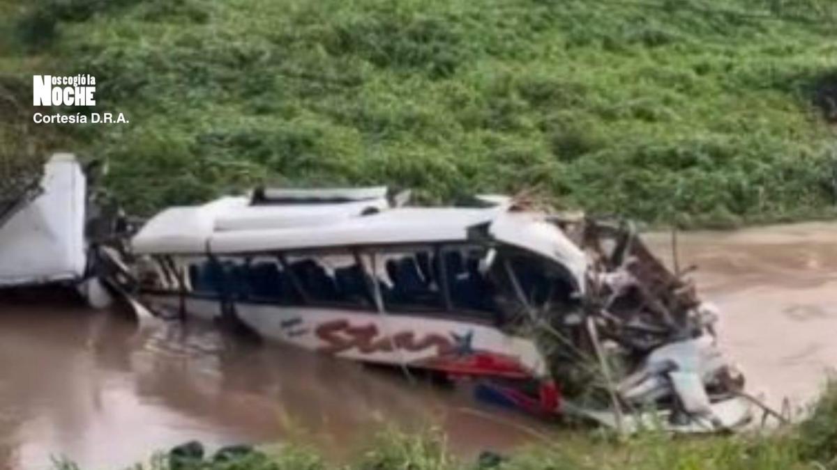 El corista y un guitarrista fueron las víctimas mortales del accidente del bus que transportaba la agrupación vallenata del hijo de Poncho Zuleta