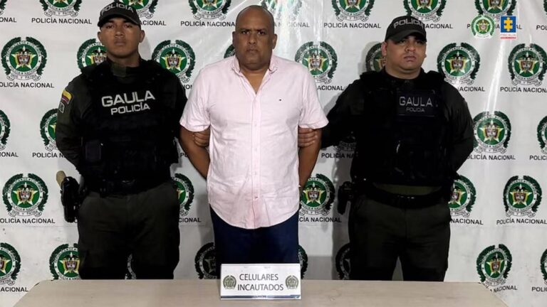 Capturan al exgobernador Everth Hawkins por presunta extorsión de $3.000 millones a contratistas en San Andrés