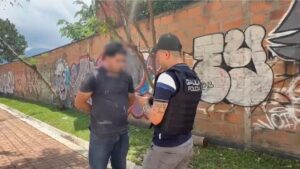Trabajadoras sexuales, vendedores y transportadores habrían sido víctimas de extorsión en Medellín: capturaron a un presunto coordinador