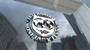 FMI baja la proyección de crecimiento de Colombia y advierte sobre la inflación y el desempleo