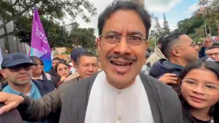 Iván Cepeda se sumó a las marchas en Bogotá contra el gobierno de Abelardo de la Espriella