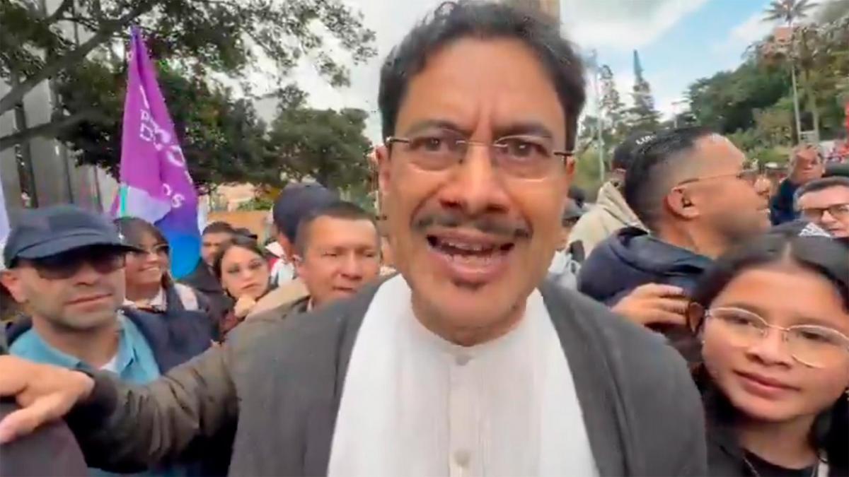 Iván Cepeda se sumó a las marchas en Bogotá contra el gobierno de Abelardo de la Espriella