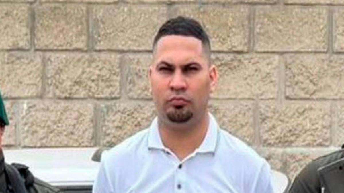 ¿Quién es alias 'Kleiver'? Capturado tras el hallazgo de una bandera y cilindros del ELN en Barranquilla