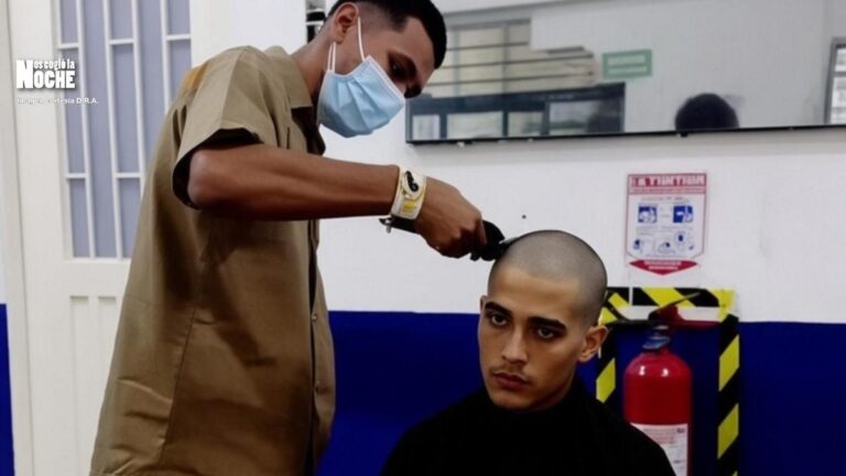Rapado, en la cárcel y esposado de pies y manos, terminó el hombre que habría amenazado a la primera dama