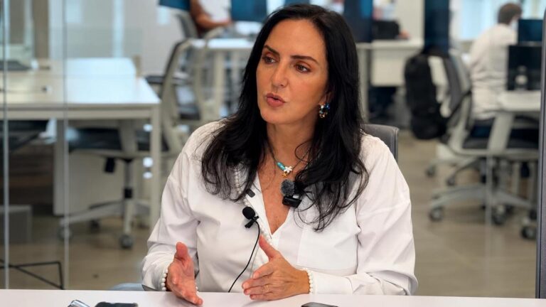 “Derecha con carácter”. Cabal, ‘divorciada’ y estrenando