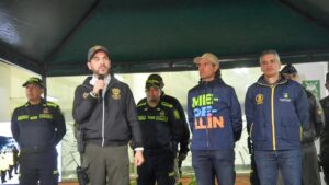 97 fueron los «bienvenidos a la patria milagro» en el operativo de De la Espriella en Medellín