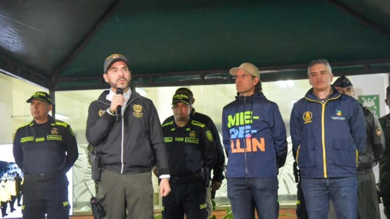 97 fueron los «bienvenidos a la patria milagro» en el operativo de De la Espriella en Medellín