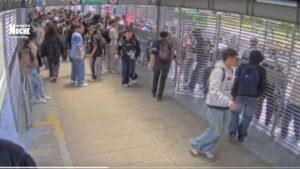 Denuncian ingreso masivo de colados a una estación de TransMilenio: serían manifestantes