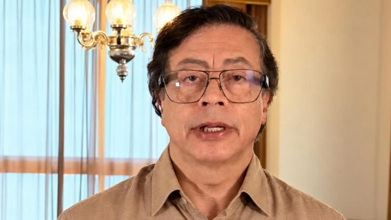 «No soy un hombre estúpido.» Petro intenta defenderse