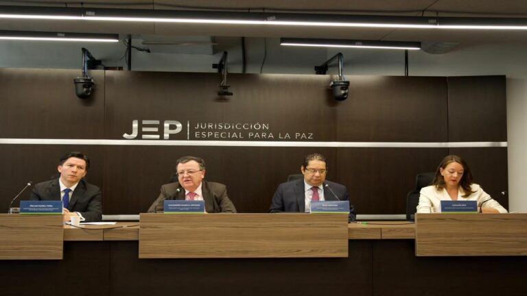¿Patadas de ahogado? JEP lucha contra el tijeretazo de Abelardo
