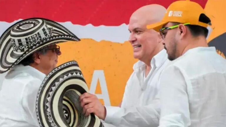 Petro niega haber ordenado presiones a exparamilitares por el Pacto de Valledupar y pide publicar las actas