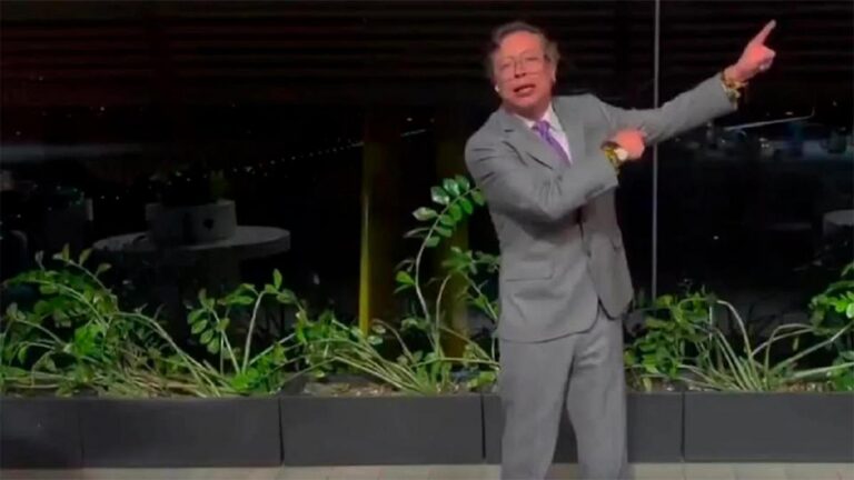 Gustavo Petro asume la presidencia del Pacto Histórico y plantea impulsar un paro nacional