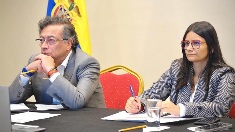Petro responde a Angie Rodríguez y niega consumo de drogas y videos sexuales en su celular