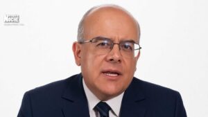 «Estoy aquí, dando la cara con la frente en alto»: Ricardo Orrego se pronuncia ante imputación de la Fiscalía