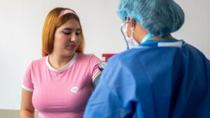¿Cómo acceder a la detección temprana del cáncer de mama en Medellín? Estas son las acciones del Distrito