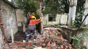 Demuelen en Medellín una casa vinculada a Pablo Escobar: llevaba años convertida en foco de problemas