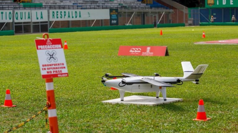 ¿Se imagina recibir un paquete por dron? Medellín ya prueba esta tecnología