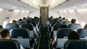 ¡Quiso abrir las puertas del avión en pleno vuelo! Así fue el angustiante momento en el Bogotá-Frankfurt