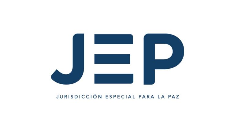 JEP señala a 12 militares y policías por crímenes de guerra y de lesa humanidad en la Comuna 13