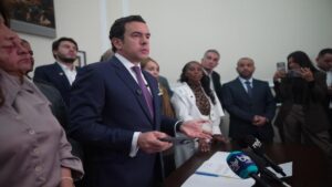 ¡Lara, fuera del Gobierno!
