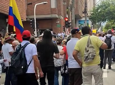 01_MARCHAS_WWW_ANDRÉS CALDERÓN.mp4