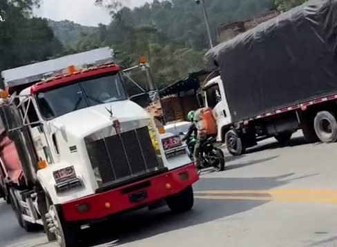 02_PARO CAMIONERO_WWW_ANDRÉS CALDERÓN